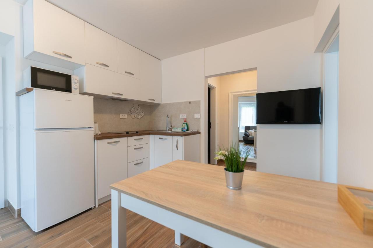 Tramontana And Maestral Apartment Izola Exterior photo