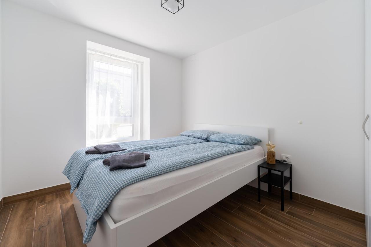 Tramontana And Maestral Apartment Izola Exterior photo